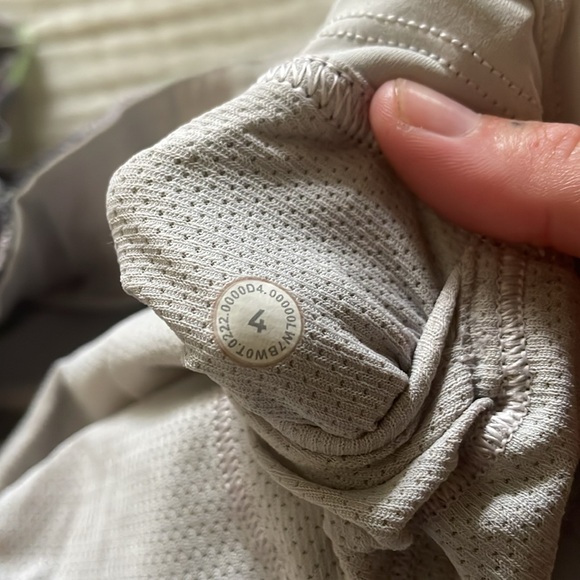 Lululemon Shorts - Size 4 - Picture 6 of 6